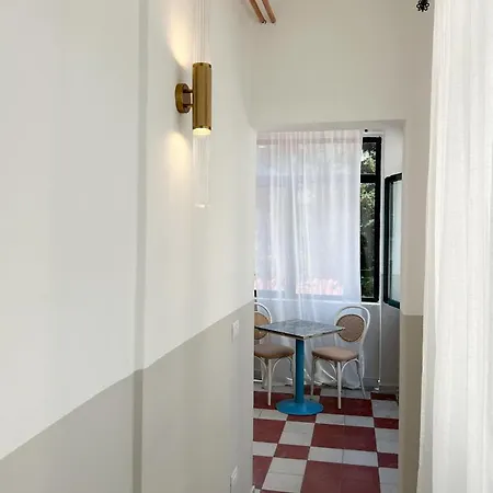 Caves Garden Apartment *